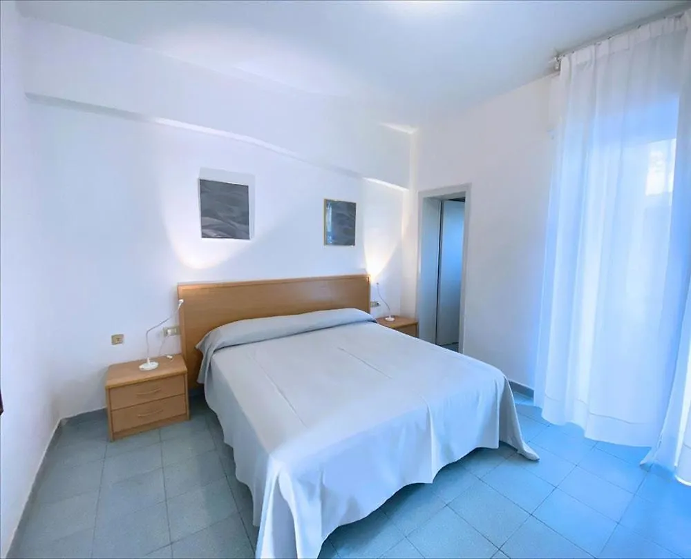 Hotel Lorenza B&B E Mini Suite Spiaggia di Cavoli Italia