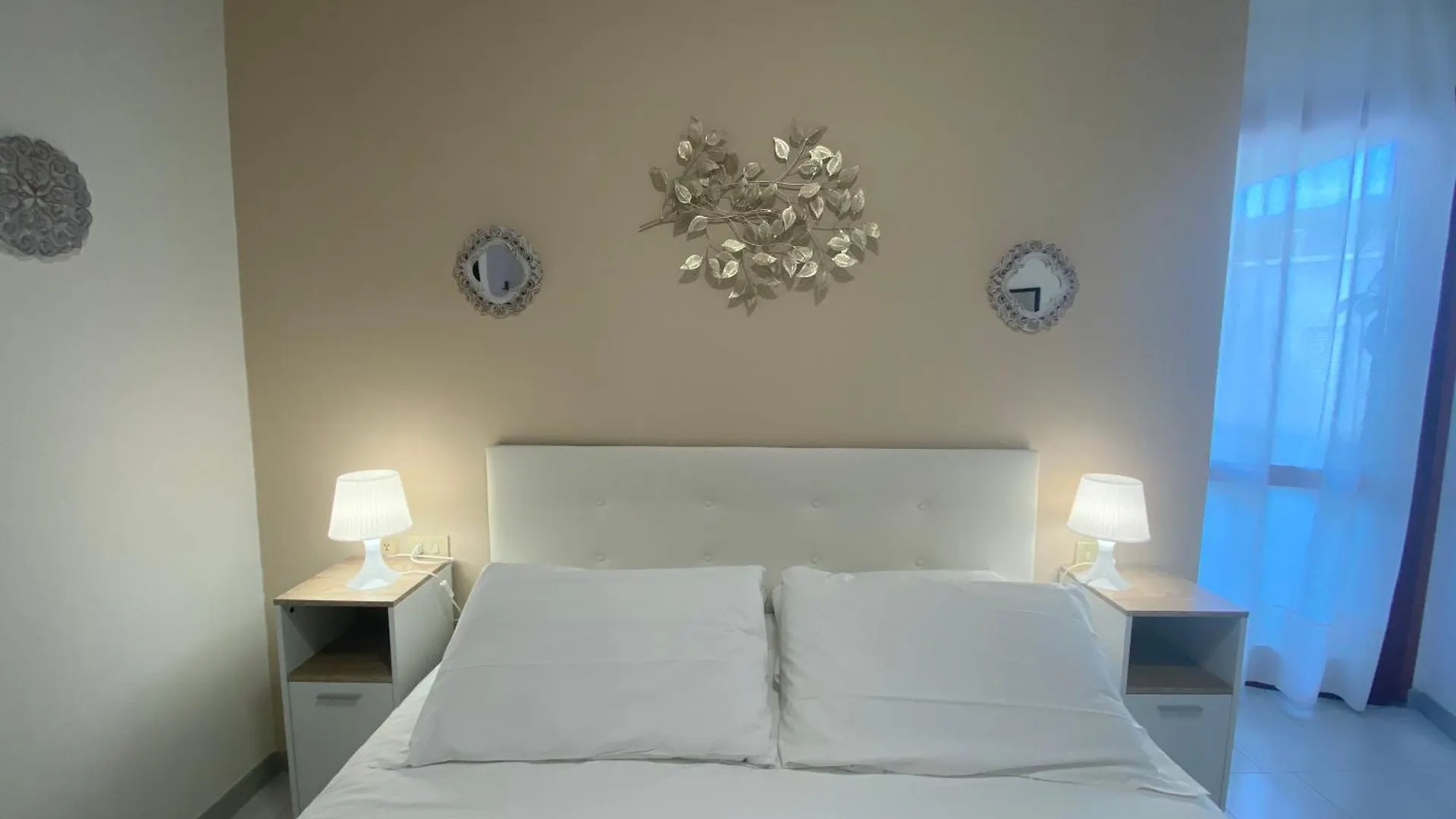 Hotel Lorenza B&B E Mini Suite Spiaggia di Cavoli