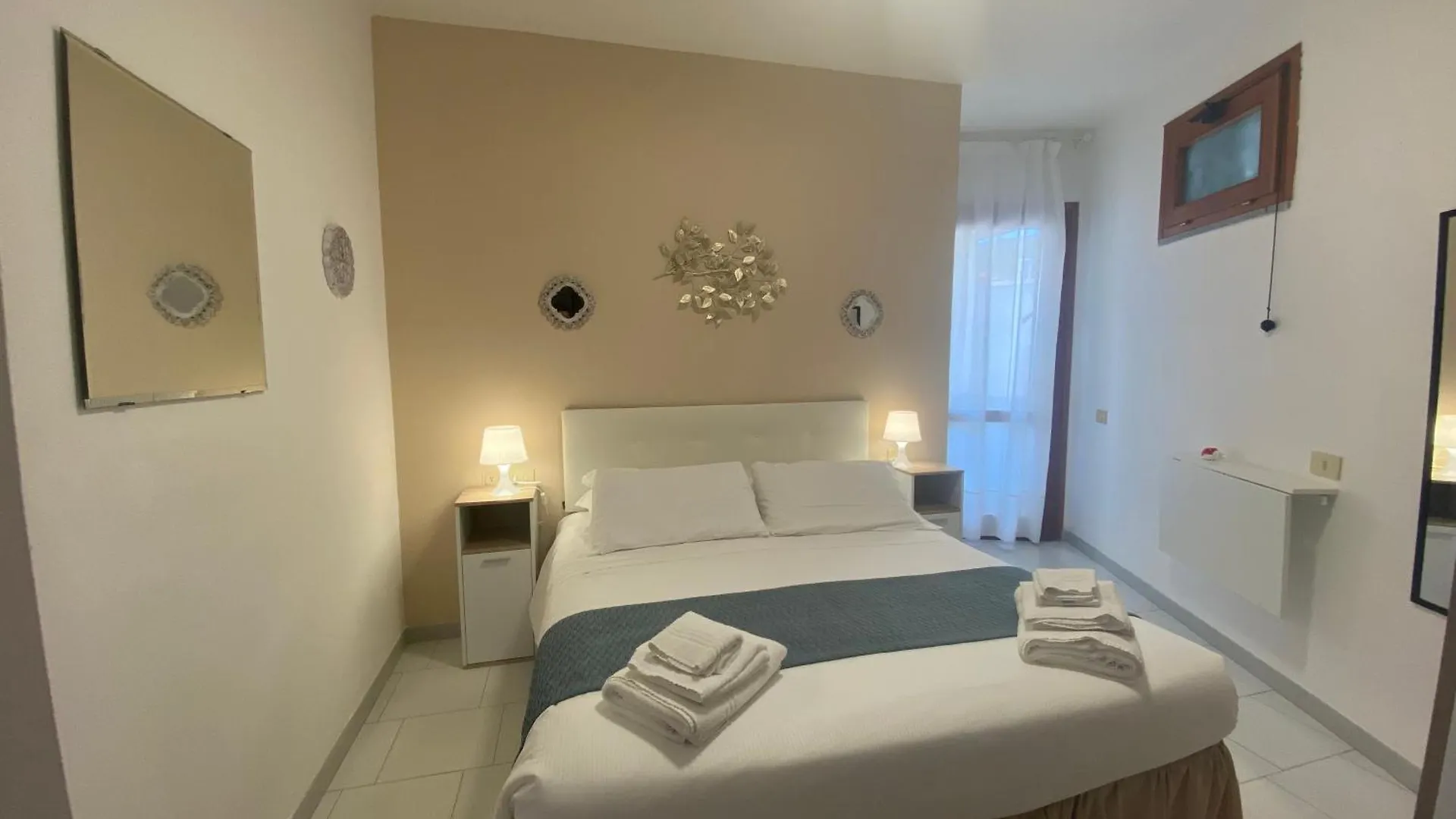 Hotel Lorenza B&B E Mini Suite Spiaggia di Cavoli