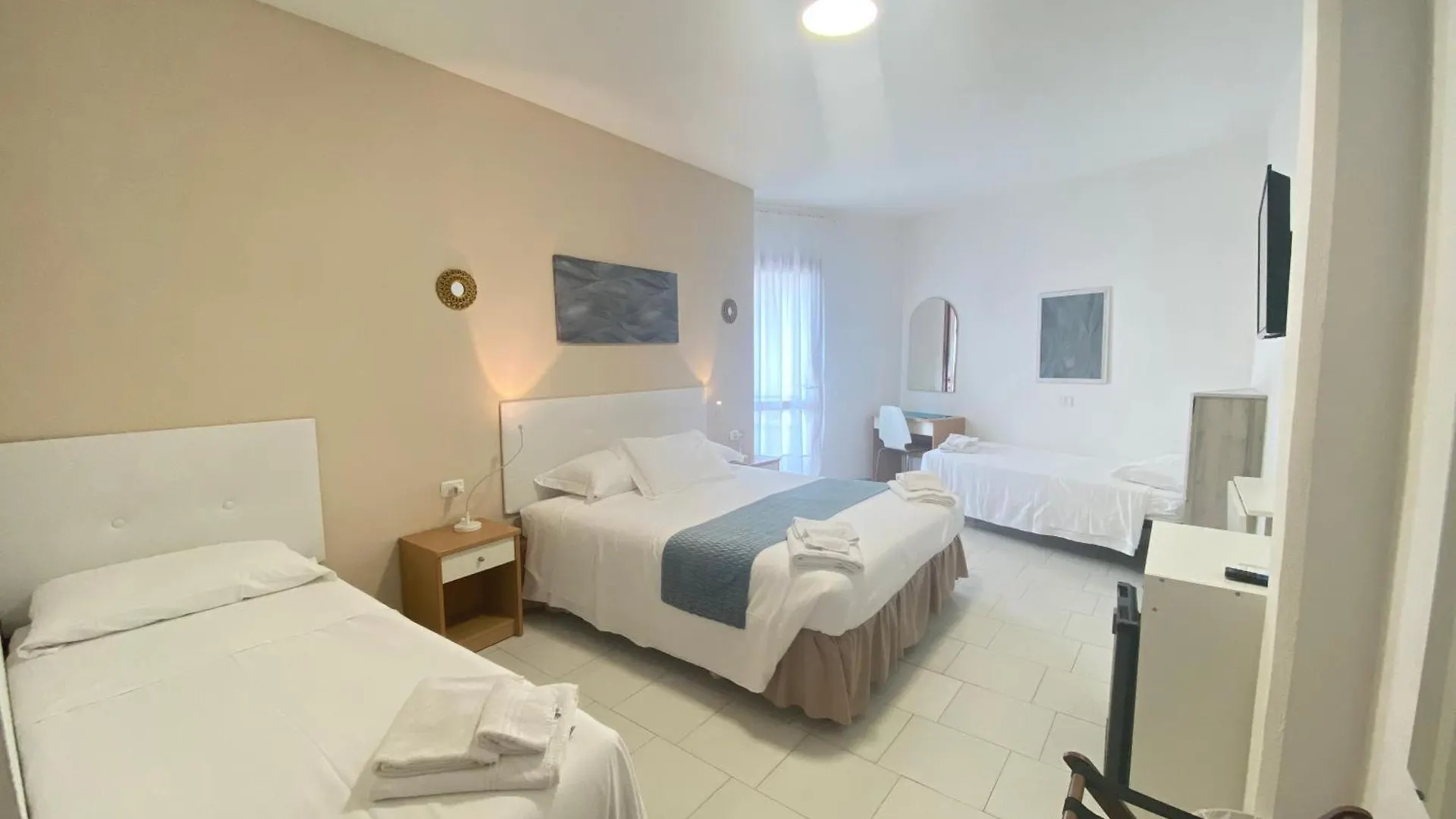 Hotel Lorenza B&B E Mini Suite Spiaggia di Cavoli