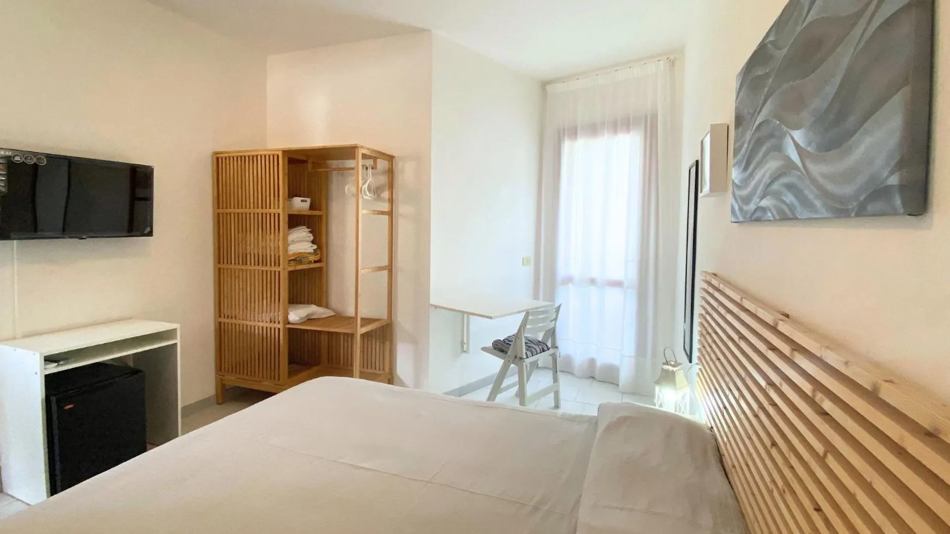 Hotel Lorenza B&B E Mini Suite Spiaggia di Cavoli 3*,  意大利